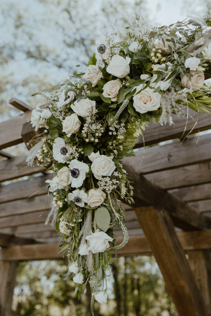 floral details of midwest wedding